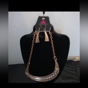 Beautiful, Silver and Copper colored NECKLACE & EARRING SET.